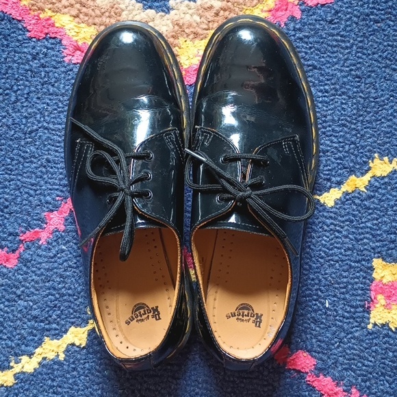 Dr. Martens Shoes - Dr. Doc Martens black patent leather oxfords women's size 9